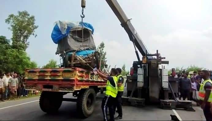 তারাগঞ্জে বাসের ধাক্কায় অটোরিকশার যাত্রী নিহত ১ আহত ৫