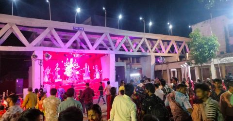 মণ্ডপে মণ্ডপে বিদায়ের সুর