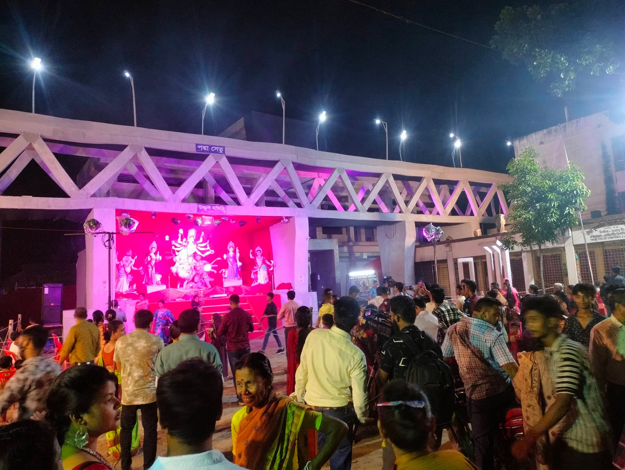 মণ্ডপে মণ্ডপে বিদায়ের সুর