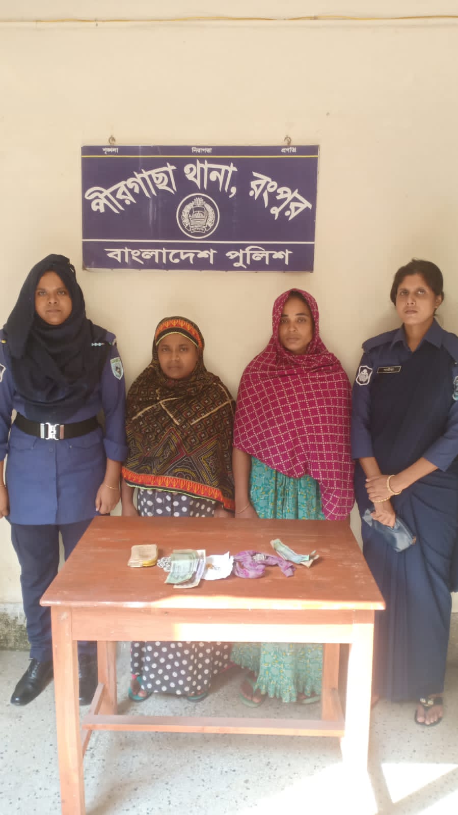 খাবারের সাথে ঔষধ মিশিয়ে অজ্ঞান করে সর্বস্ব লুট করতো তারা