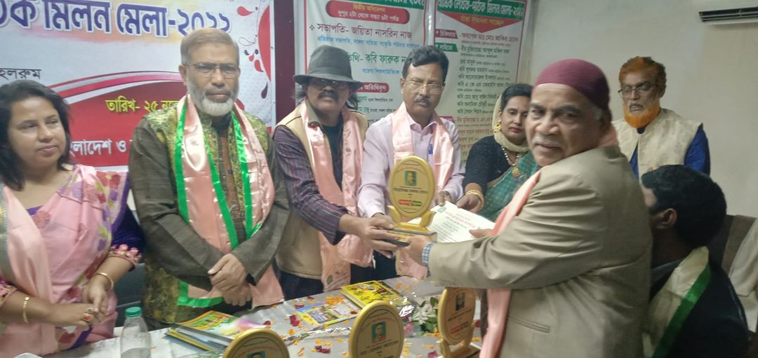 সমাজ সেবায় সম্মাননা পেলেন বীরমুক্তিযোদ্ধা আকবর হোসেন