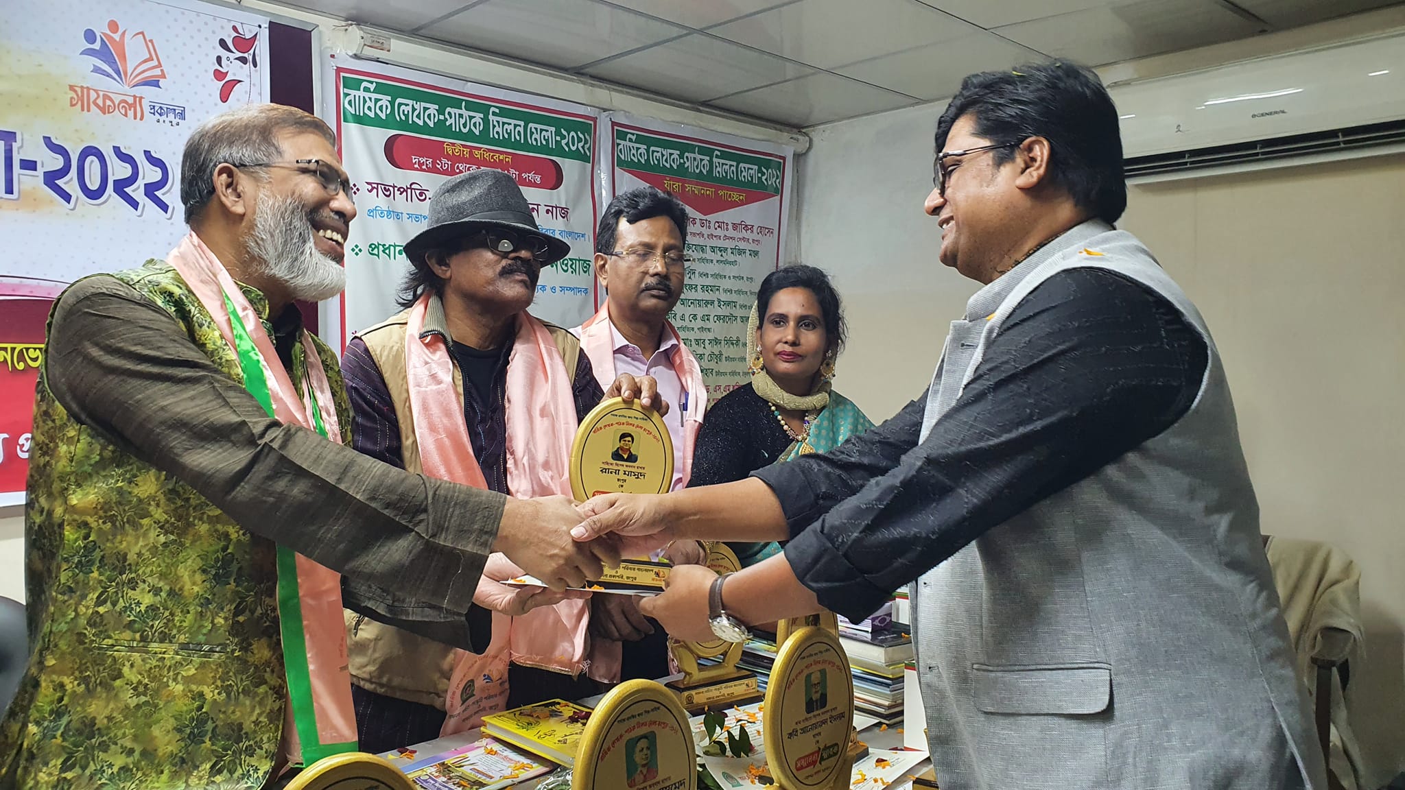 সম্মাননা পেলেন কথাসাহিত্যিক রানা মাসুদ