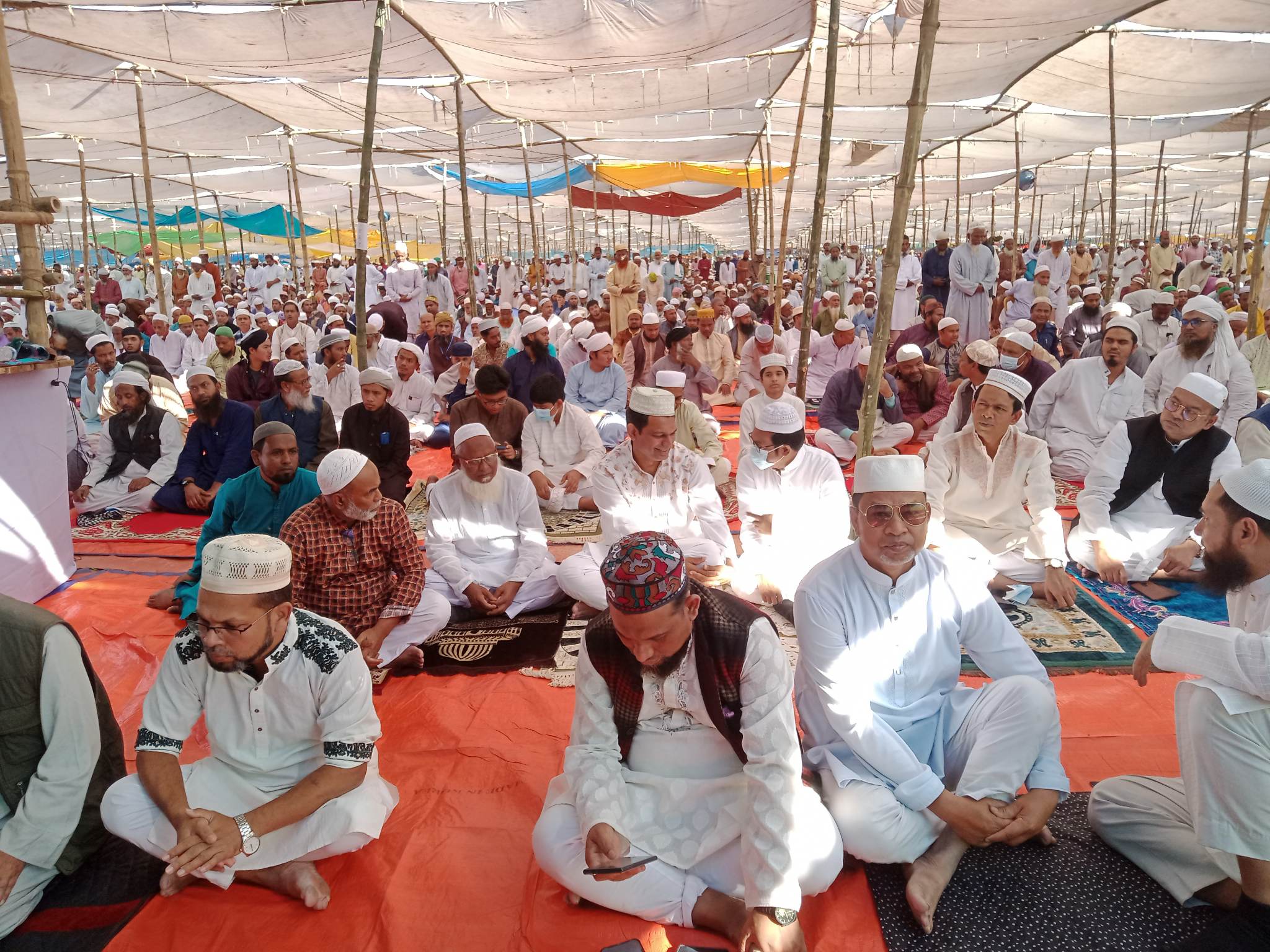 রংপুরের ইজতেমায় জুমার নামাজে মানুষের ঢল