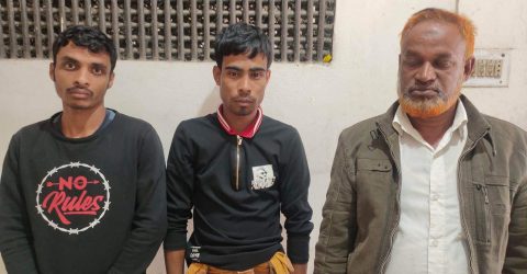 মিঠাপুকুরে চোরাই ভ্যানসহ মলম পার্টির তিন সক্রিয় সদস্য গ্রেফতার
