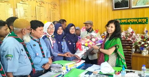 রংপুরে সদ্য যোগদানকৃত জেলা প্রশাসককে জেলা রোভার ও স্কাউটের ফুলেল শুভেচ্ছা