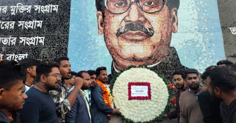 ছাত্রলীগের কেন্দ্রীয় নেতা হাজ্জাজের বঙ্গবন্ধু ম্যুরালে শ্রদ্ধাঞ্জলী