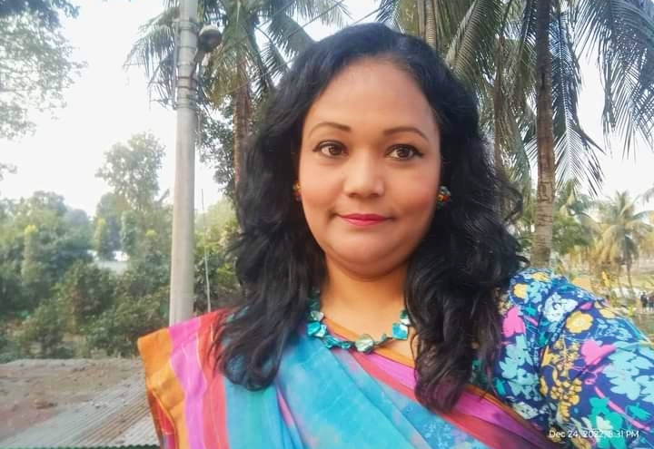 অশ্লীলভঙ্গি ও সস্তা জনপ্রিয়তার ইঁদুরদৌড়: কেয়া তালুকদার