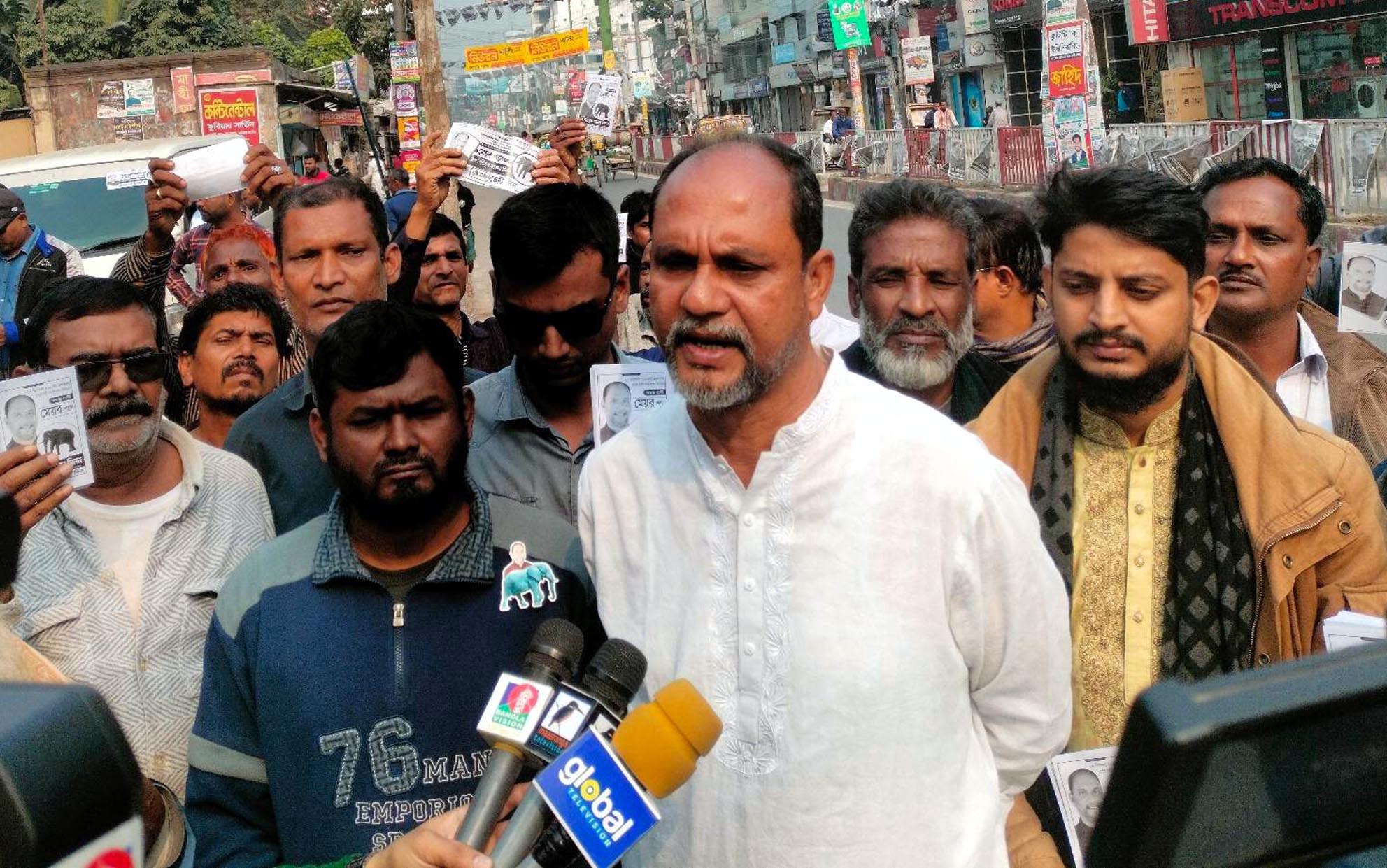 দুর্নীতির বিরুদ্ধে নগরবাসী এক হয়ে হাতি মার্কায় ভোট দিবেন…. .মিলন