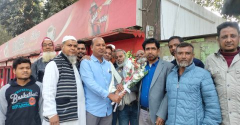 ভোটারদের সাথে কুশল বিনিমিয়ে ব্যস্ত ২৩ নং ওয়ার্ড কাউন্সিলর লিটন পারভেজ