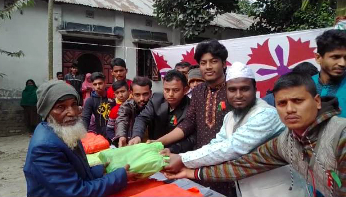 নিঃস্বার্থ সমাজ কল্যাণ যুব সংঘের উদ্যোগে শীতবস্ত্র বিতরণ