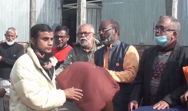 দৃষ্টি ও বুদ্ধি প্রতিবন্ধী শিক্ষার্থীদের মাঝে কম্বল বিতরণ