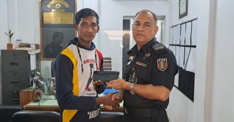 এক বছরে ২২০টি মোবাইল ফোন উদ্ধার করলো র‌্যাব ১৩