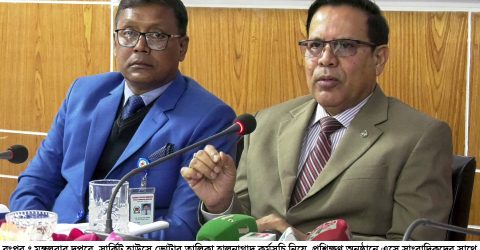 ভোটারদের ভোট প্রদান নিশ্চিতে ইভিএম মেশিনে দশ আঙ্গুলের ছাপ নেয়ার পরিকল্পনা রয়েছে… .. . . . রংপুরে নির্বাচন কমিশনার