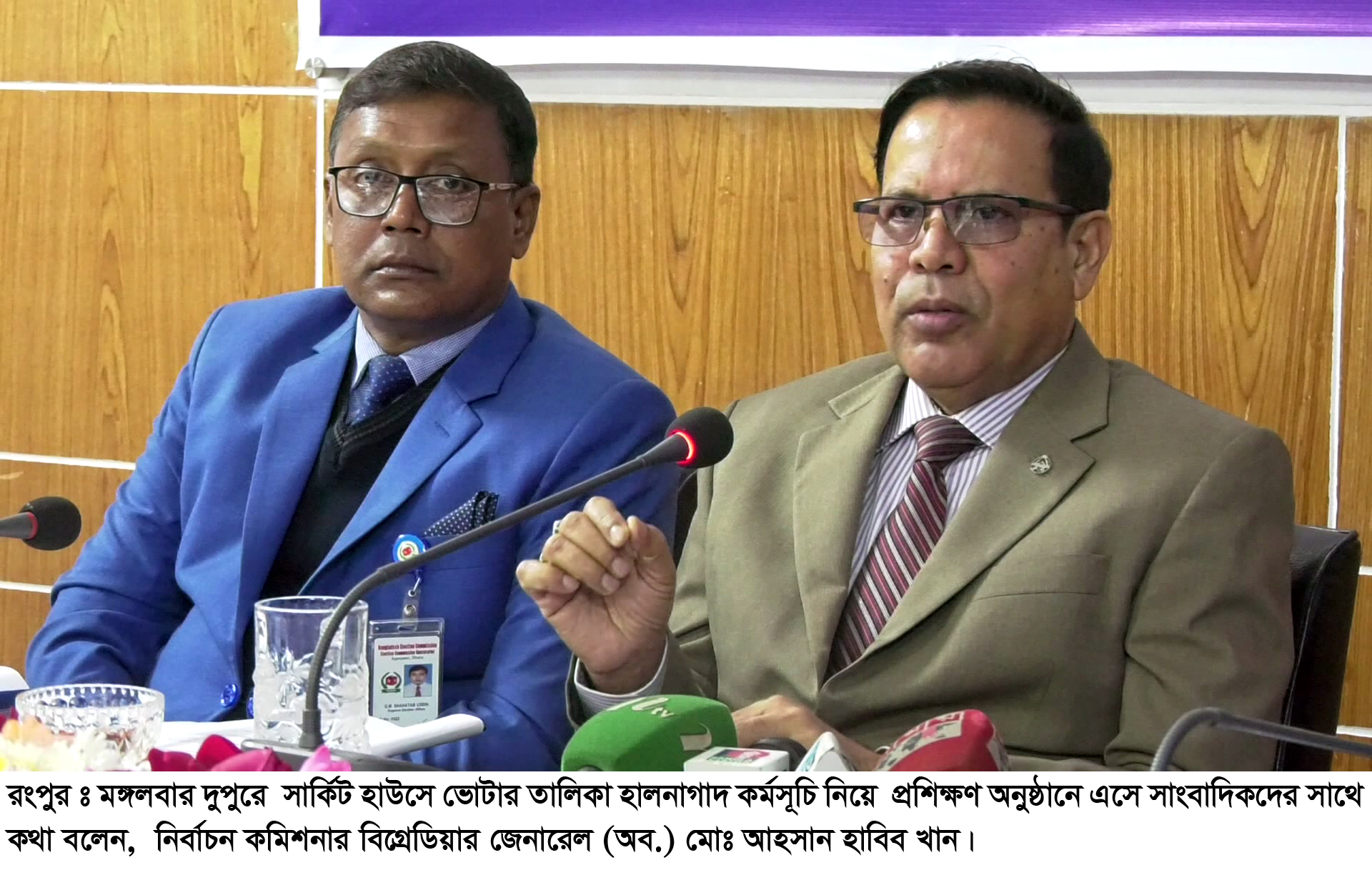 ভোটারদের ভোট প্রদান নিশ্চিতে ইভিএম মেশিনে দশ আঙ্গুলের ছাপ নেয়ার পরিকল্পনা রয়েছে… .. . . . রংপুরে নির্বাচন কমিশনার