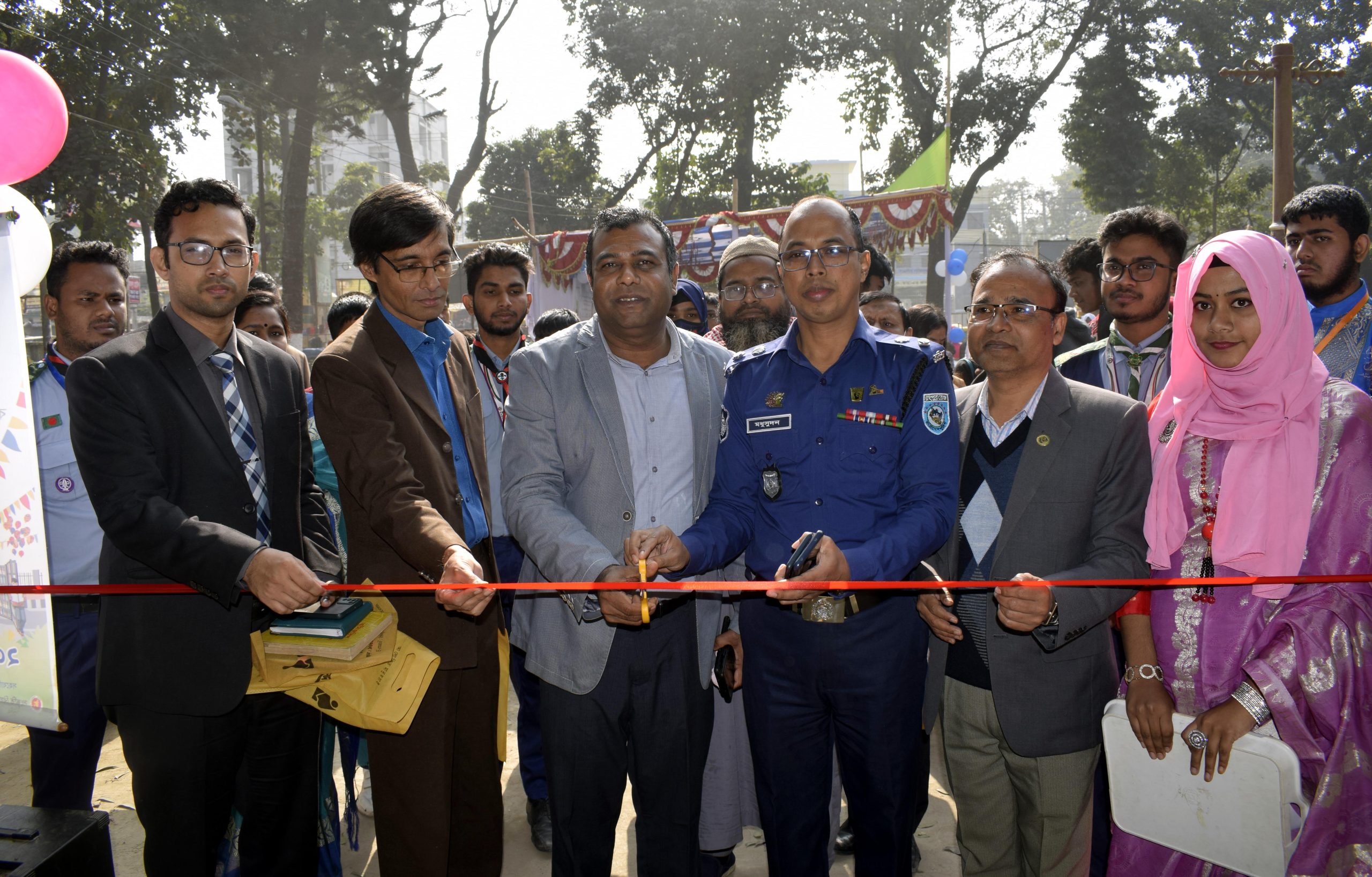 রংপুরে ৬ দিনব্যাপী ভ্রাম্যমাণ বইমেলার উদ্বোধন