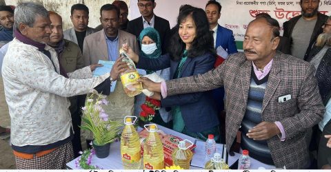 রংপুরে টিসিবির পণ্য বিতরণ কার্যক্রমের উদ্বোধন 