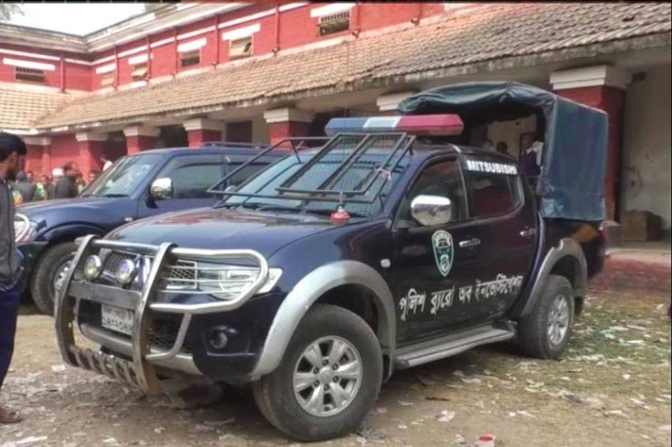 রংপুরে স্ত্রীর মামলায় বিচারকের বিরুদ্ধে গ্রেফতারি পরোয়ানা