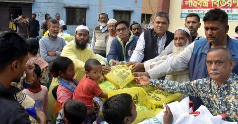 রংপুর মাটি ঘরের উদ্যোগে শীতবস্ত্র বিতরণ