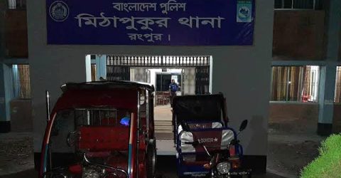 হাতকড়া ফেরত দিতে এসে গ্রেফতার: ২ পুলিশ অফিসার ক্লোজড