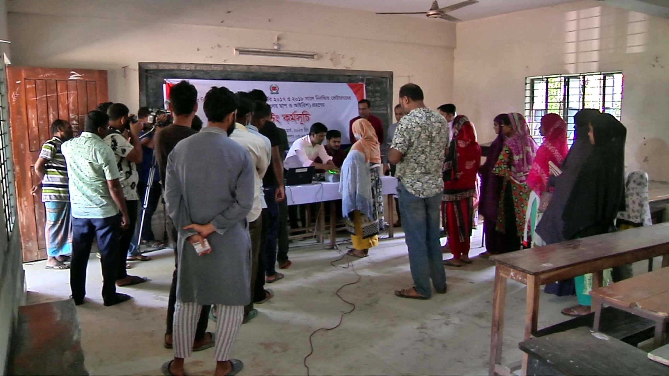 ইভিএমে ভোট বিরম্বণা দুরীকরণে রংপুরে শুরু হয়েছে বায়োমেট্রিক পাইলটিং