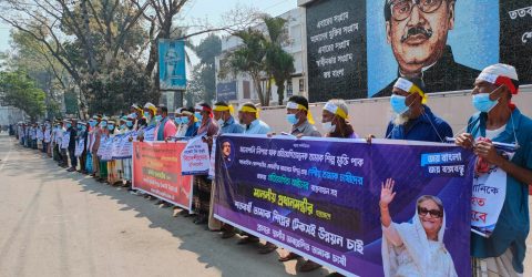 সংসদে পাশকৃত নীতিমালা বাস্তবায়নের দাবীতে রংপুরে তামাক চাষিদের মানববন্ধন