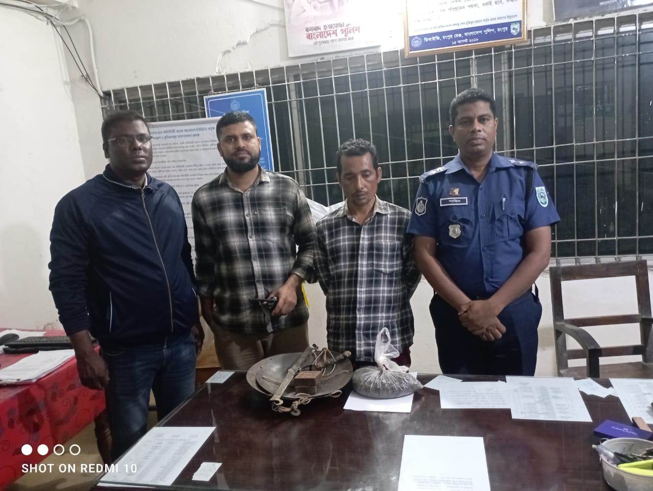 মিঠাপুকুরে মাদক বিরোধী অভিযানে গাঁজাসহ গ্রেফতার ১