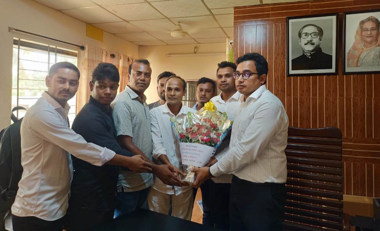 কাউনিয়ার নবাগত ইউএনও’র সাথে অনলাইন প্রেসক্লাব নেতৃবৃন্দের সৌজন্য সাক্ষাৎ