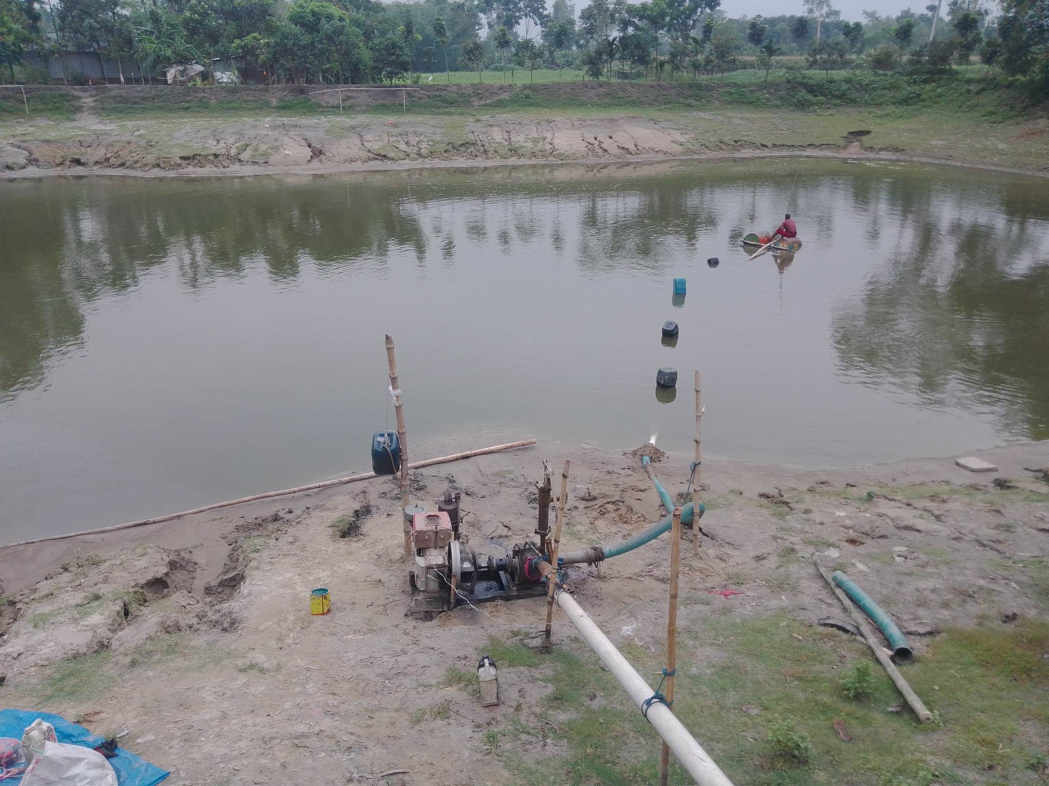 মিঠাপুকুরে অবৈধভাবে বালু উত্তোলনের দায়ে ড্রেজার মেসিন জব্দ!