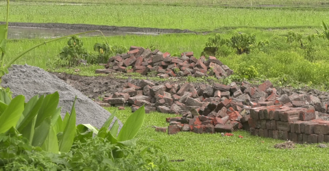 রংপুরে বাউন্ডারি ভেঙে জমি দখলের চেষ্টার অভিযোগ