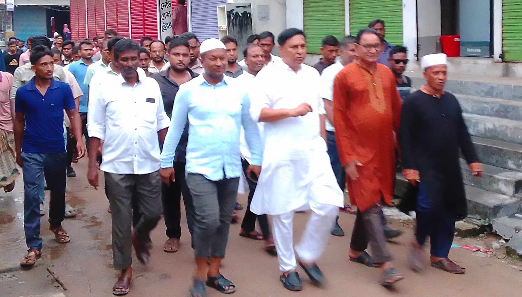 গণসংযোগে ব্যস্ত সময় পার করছেন বিএনপির সাইফুল