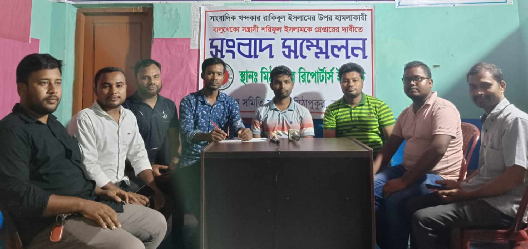 মিঠাপুকুরে সাংবাদিকের উপর হামলায় জড়িতদের গ্রেফতারের দাবিতে সংবাদ সম্মেলন