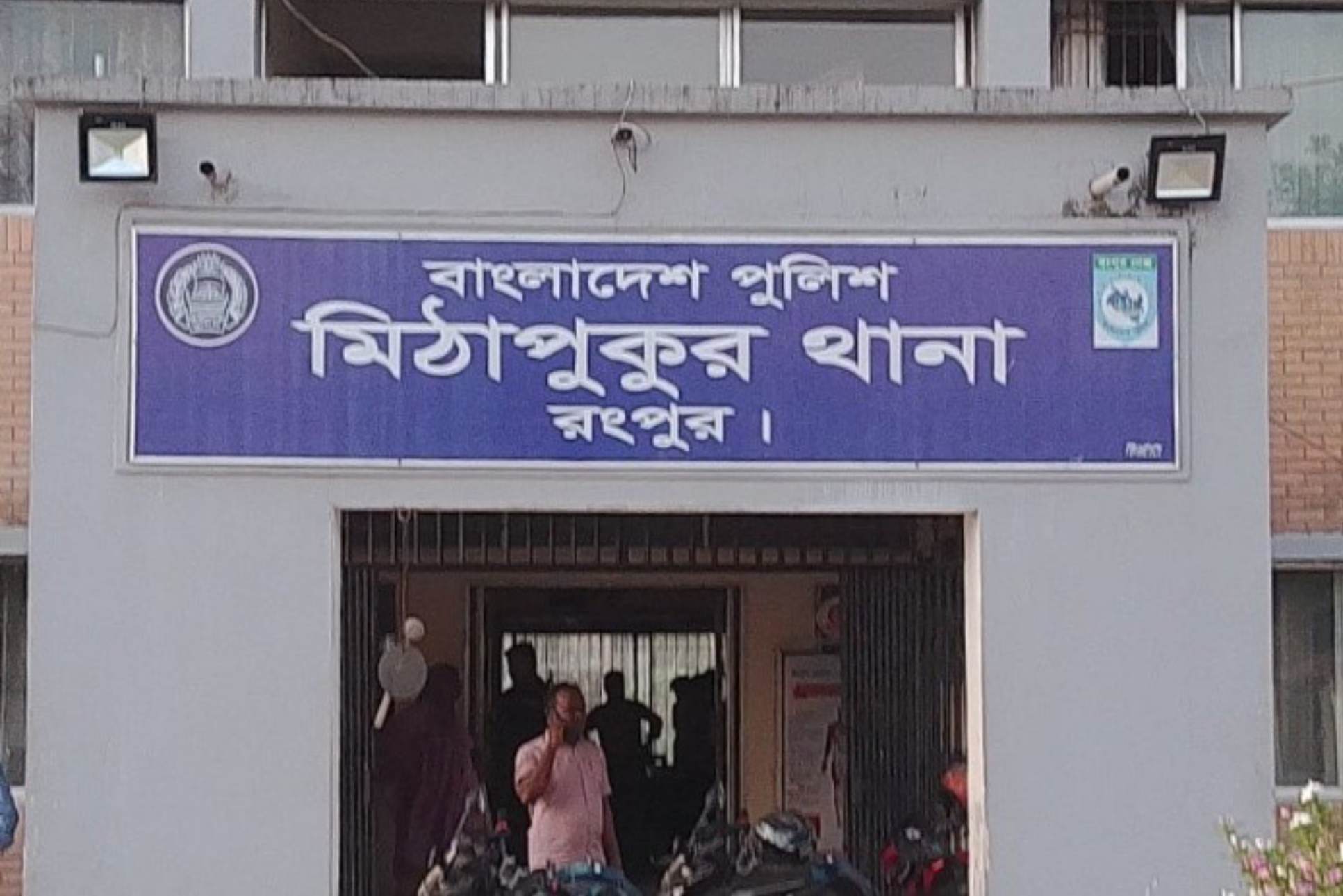 রংপুরে স্ত্রীর বান্ধবীকে ধর্ষণের ঘটনায় স্বামী আটক