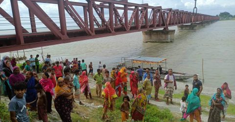 তিস্তা রেল সেতুর উপর থেকে কলেজ শিক্ষার্থীর নদীতে ঝাপ দিয়ে নিখোঁজ!