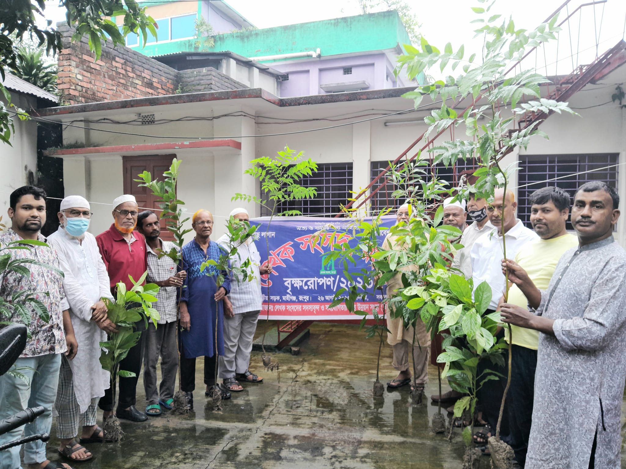 লেখক সংসদ রংপুরের উদ্যোগে বৃক্ষরোপণ
