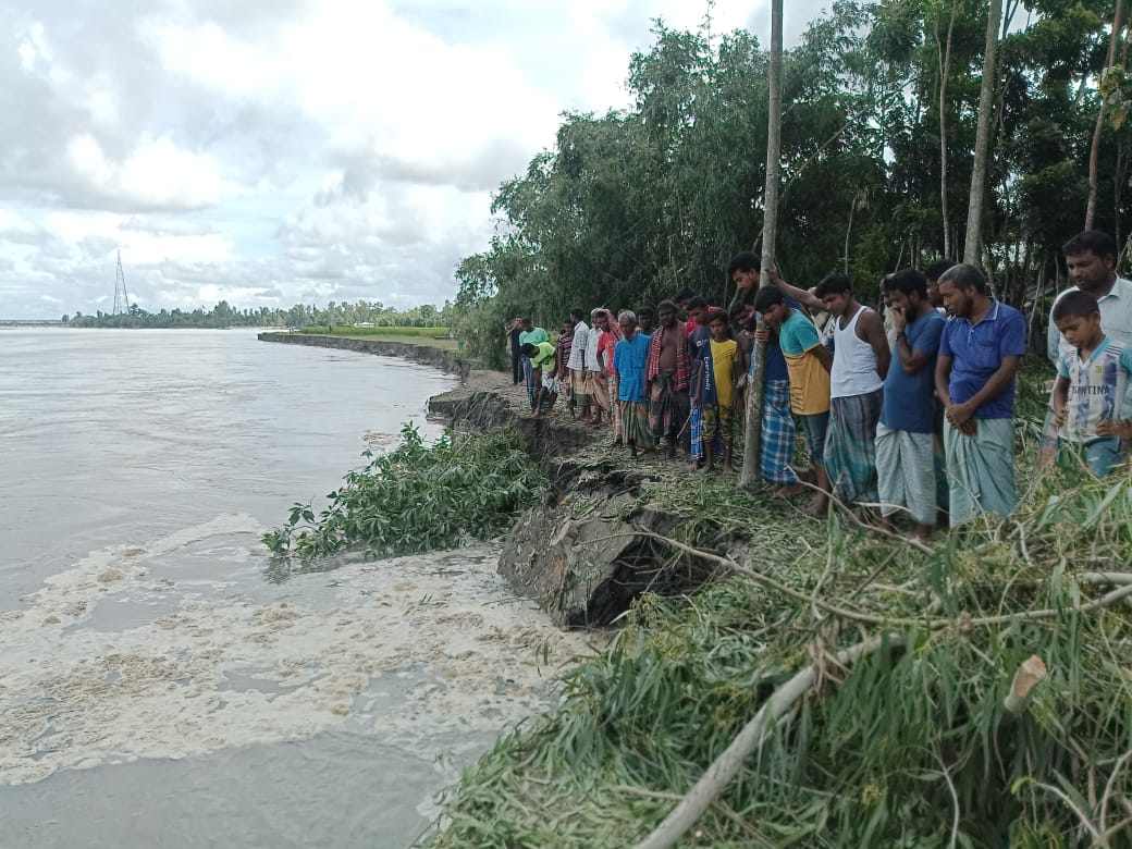 কাউনিয়ায় তীব্র তিস্তা নদী ভাঙ্গন শুরু হয়েছে , গ্রামটা এবার টিকবার নয়