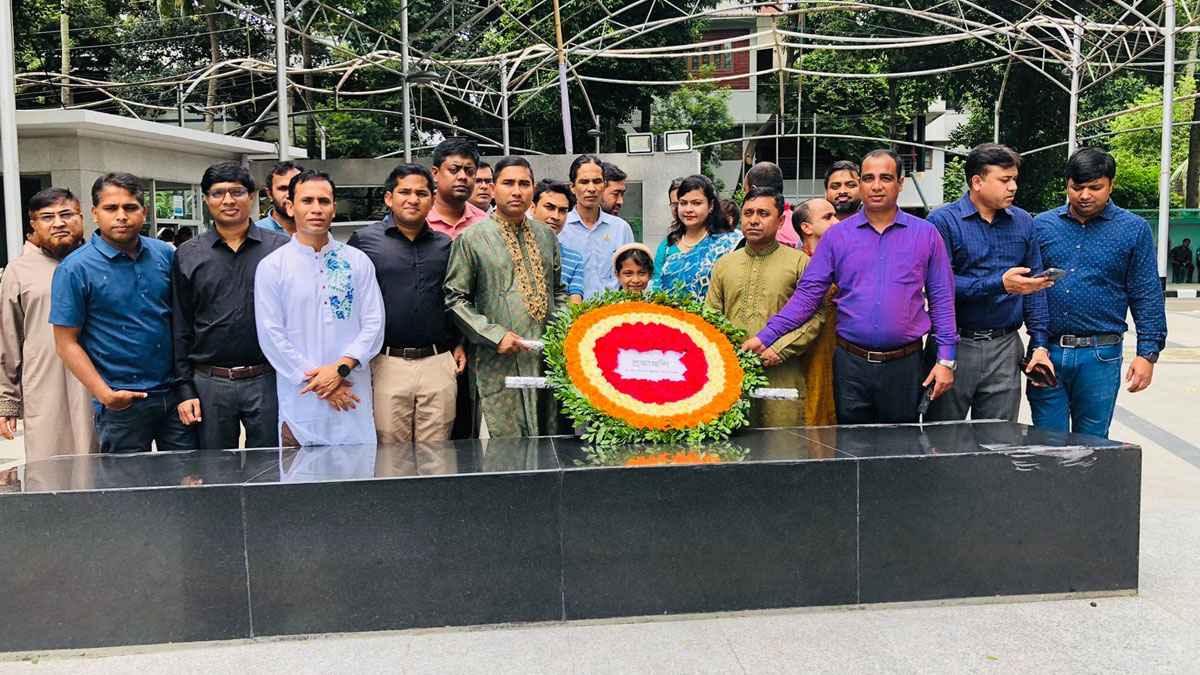 বঙ্গবন্ধুর প্রতিকৃতিতে ৩১তম বিসিএস ক্যাডার অ্যাসোসিয়েশনের শ্রদ্ধা
