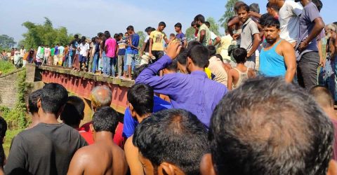 মীরবাগ রেল সেতুর নীচে ডোবা থেকে গাঁজাসহ এক ব্যক্তির লাশ উদ্ধার