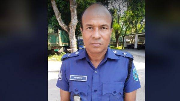 রংপুরে মাদক উদ্ধারে বিশেষ পুরুস্কার পেলেন কাউনিয়া থানার এস আই ওসমান গণি