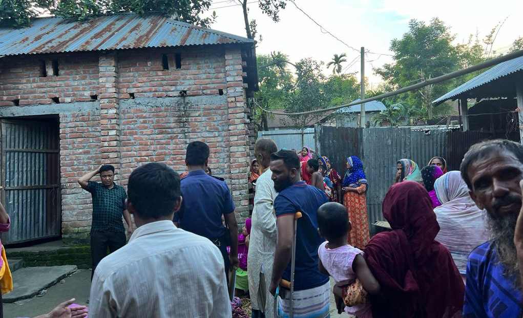 কাউনিয়ায় মোবাইল চার্জ দিতে গিয়ে প্রাণ গেল সানিয়ার