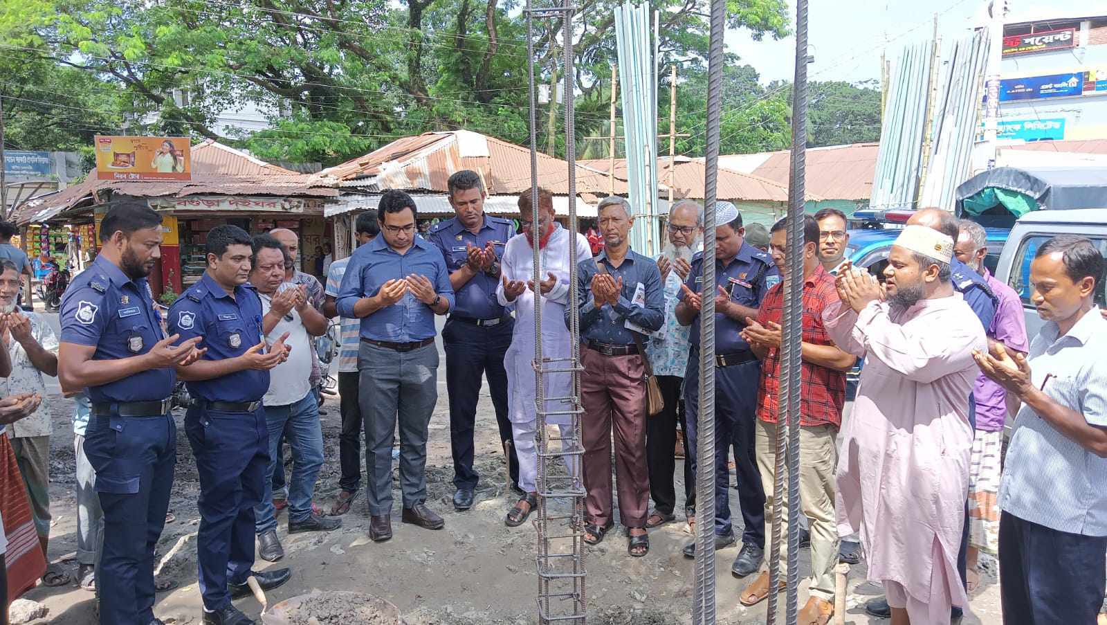 কাউনিয়ায় পুলিশ বক্স নির্মাণ কাজের উদ্বোধন