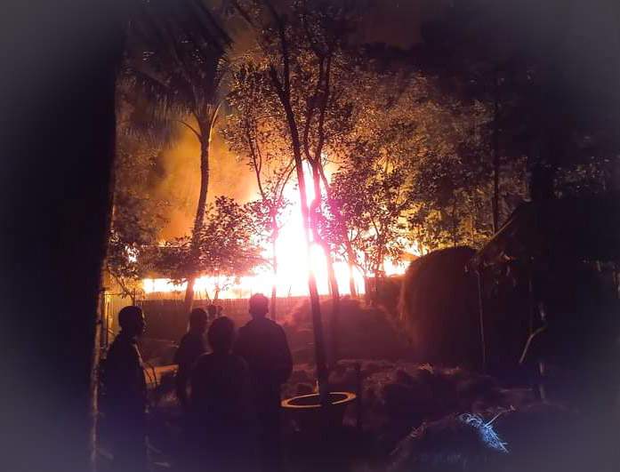 কাউনিয়ায় আগুনে ৯ টি বসতঘড় পুড়ে ছাই