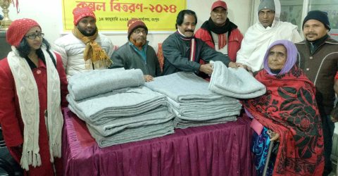 সিটি প্রেসক্লাব রংপুরের উদ্যোগে শীতার্ত মানুষের মাঝে কম্বল বিতরণ