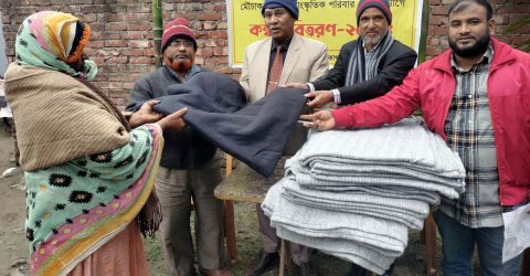 মৌচাকের উদ্যোগে শীতার্ত মানুষের মাঝে কম্বল বিতরণ