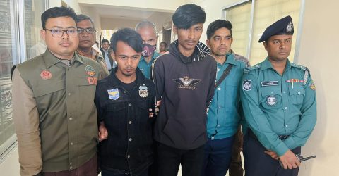 ফটোগ্রাফারকে আঘাত করে মৃত ভেবে পালিয়ে যাওয়া দুইজন গ্রেফতার
