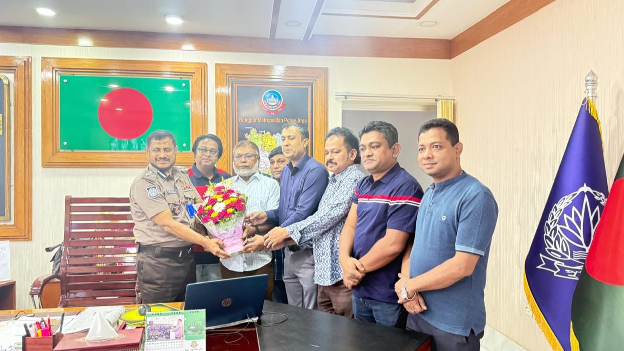 রংপুরে পুলিশ কমিশনারের সাথে যুবদল-সেচ্ছাসেবকদল ও কৃষকদলের সৌজন্য সাক্ষাৎ