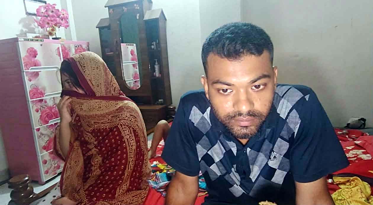 প্রবাসীর স্ত্রীর ঘরে অপ্রীতিকর অবস্থায় পুলিশ সদস্য আটক