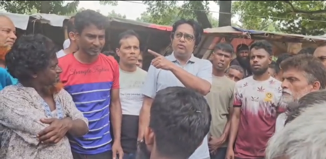রংপুরে ফুটপাতে চাঁদাবাজী বন্ধ করলেন যুবদল নেতা নয়ন