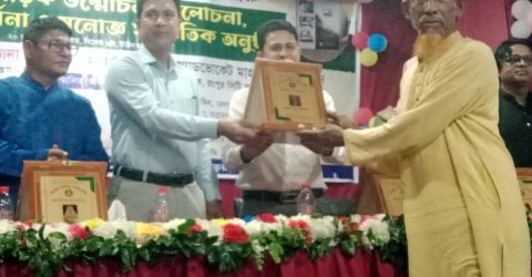 সমাজসেবায় সম্মাননা পদক পেলেন কবি আব্দুস ছাত্তার প্রামানিক