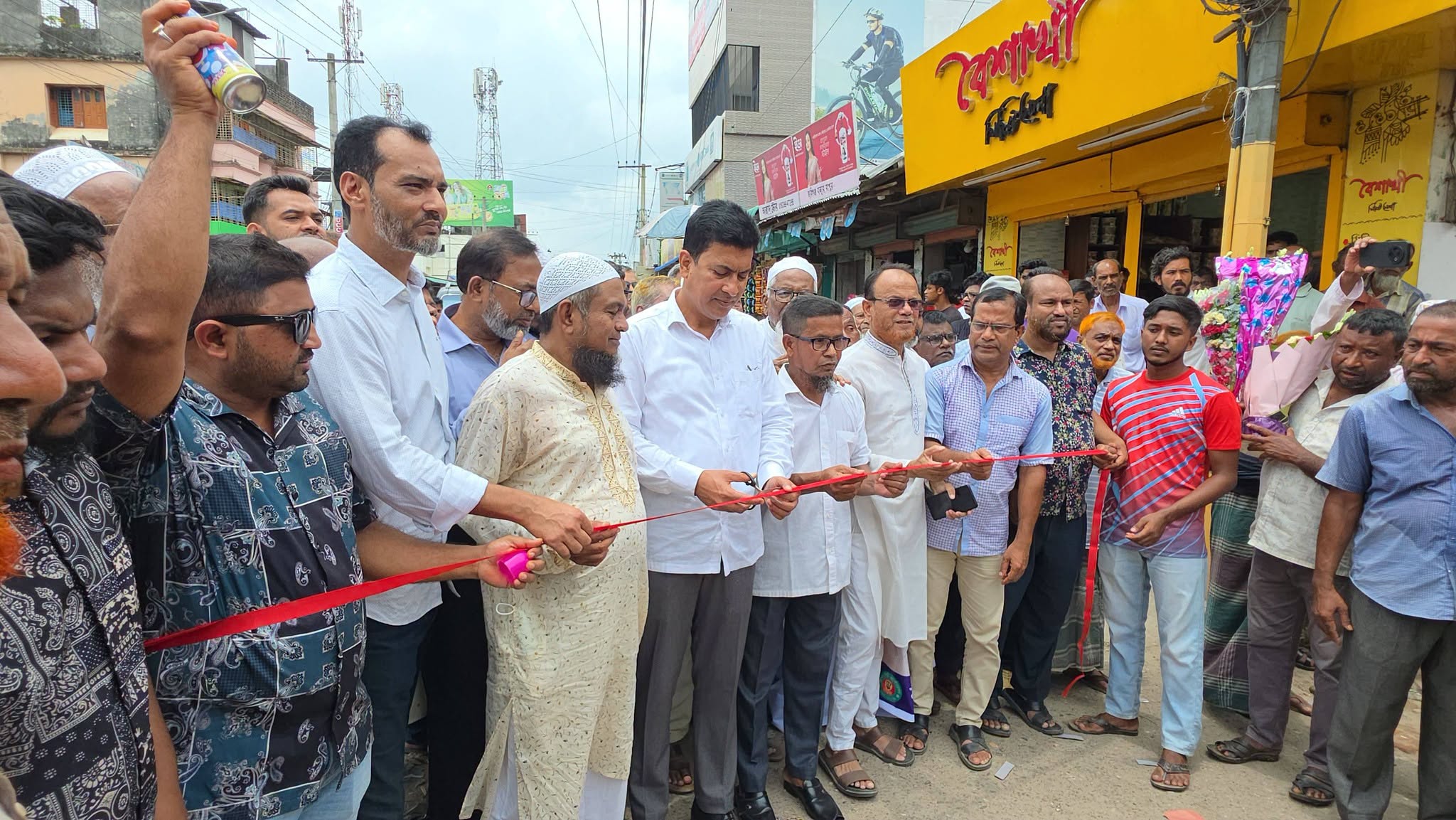 রংপুর নগরবাসীর ভোগান্তি দূর করতে ভাঙা সড়ক সংস্কার কাজ শুরু