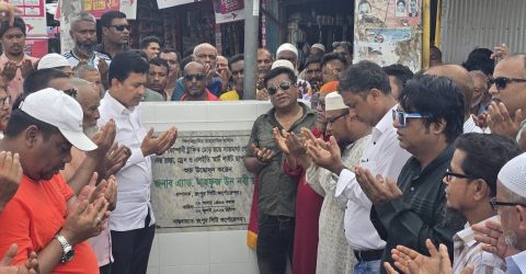 মৃত ঘোষণা করে জানাযা পরানো জাহাজকোম্পানী মোড় থেকে সাতমাথা পর্যন্ত সড়কের সংস্কার কাজের উদ্বোধন